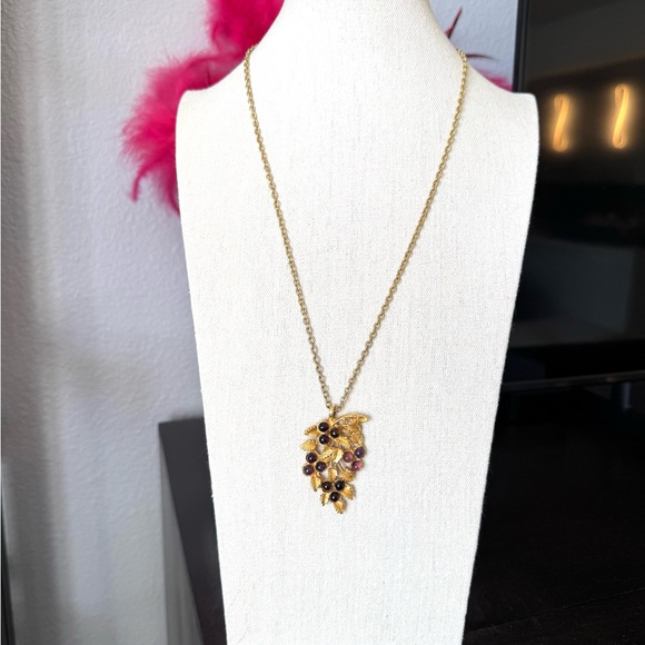Vintage Grapes and Leaves Gold Pendant Necklace - Picture 2 of 9